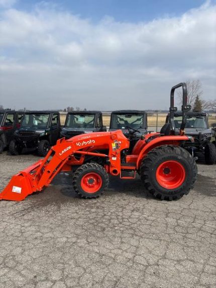 Back 2023 Kubota L2502 HST 24.8HP